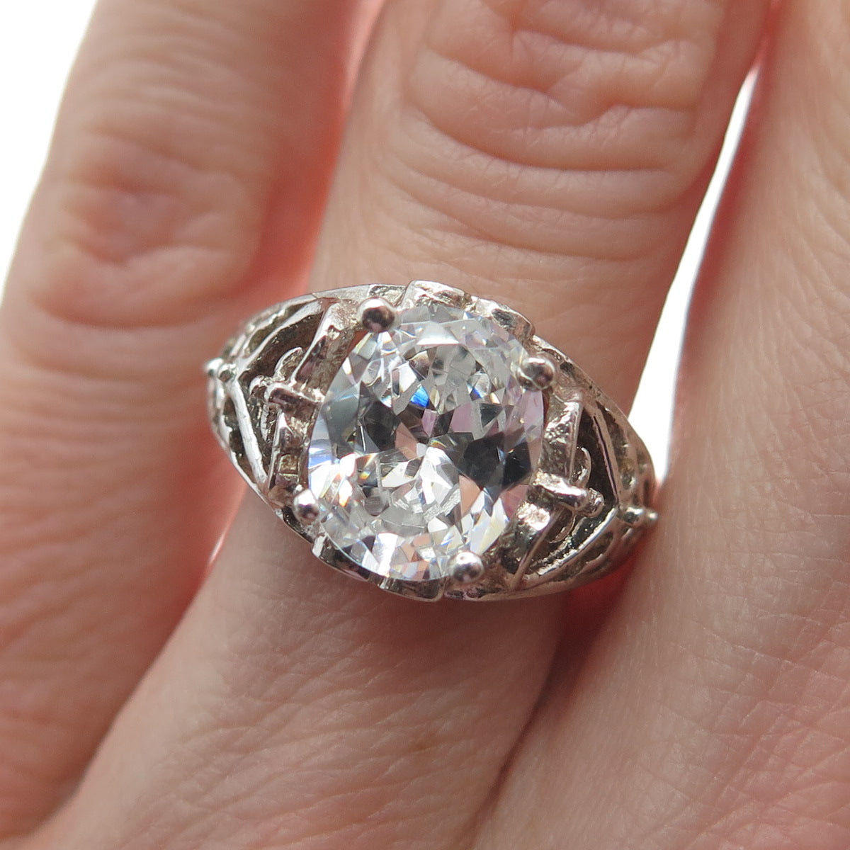 925 Sterling Silver Oval-Cut Shaped C Z Ornate Heart Ring Size 6.5