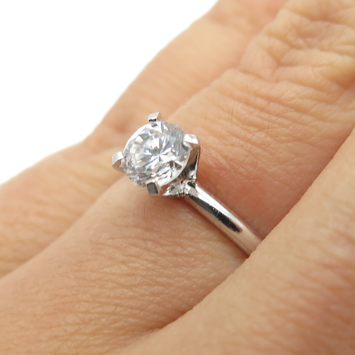 BATTIN & CO. 925 Sterling Silver Vintage Round-Cut C Z Engagement Ring Size 6