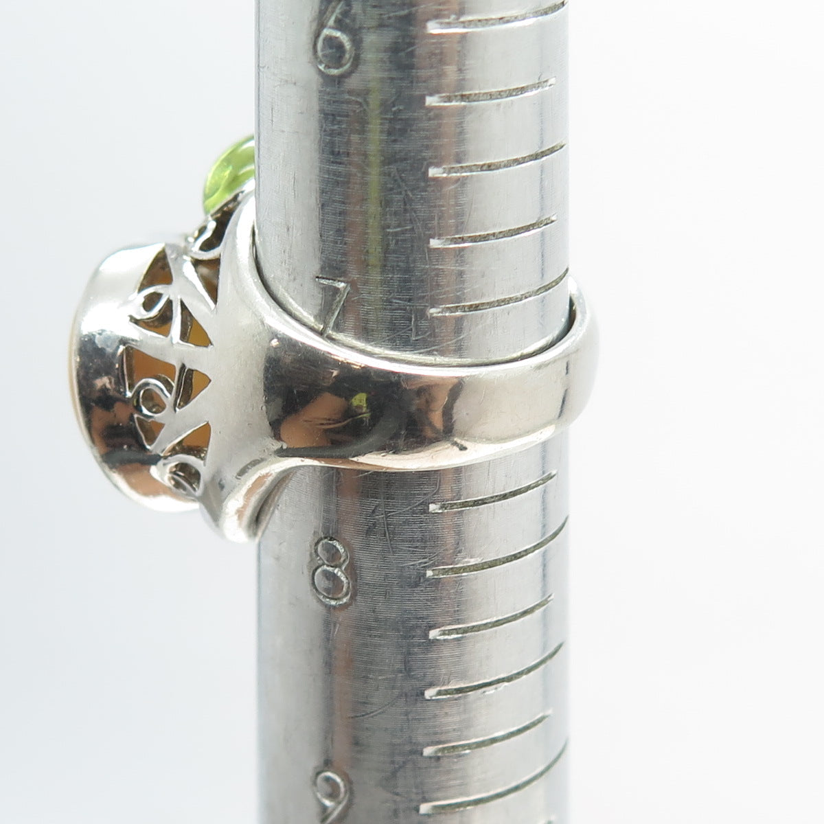 925 Sterling Silver Vintage Real MOP & Peridot Modernist Ring Size 7.5