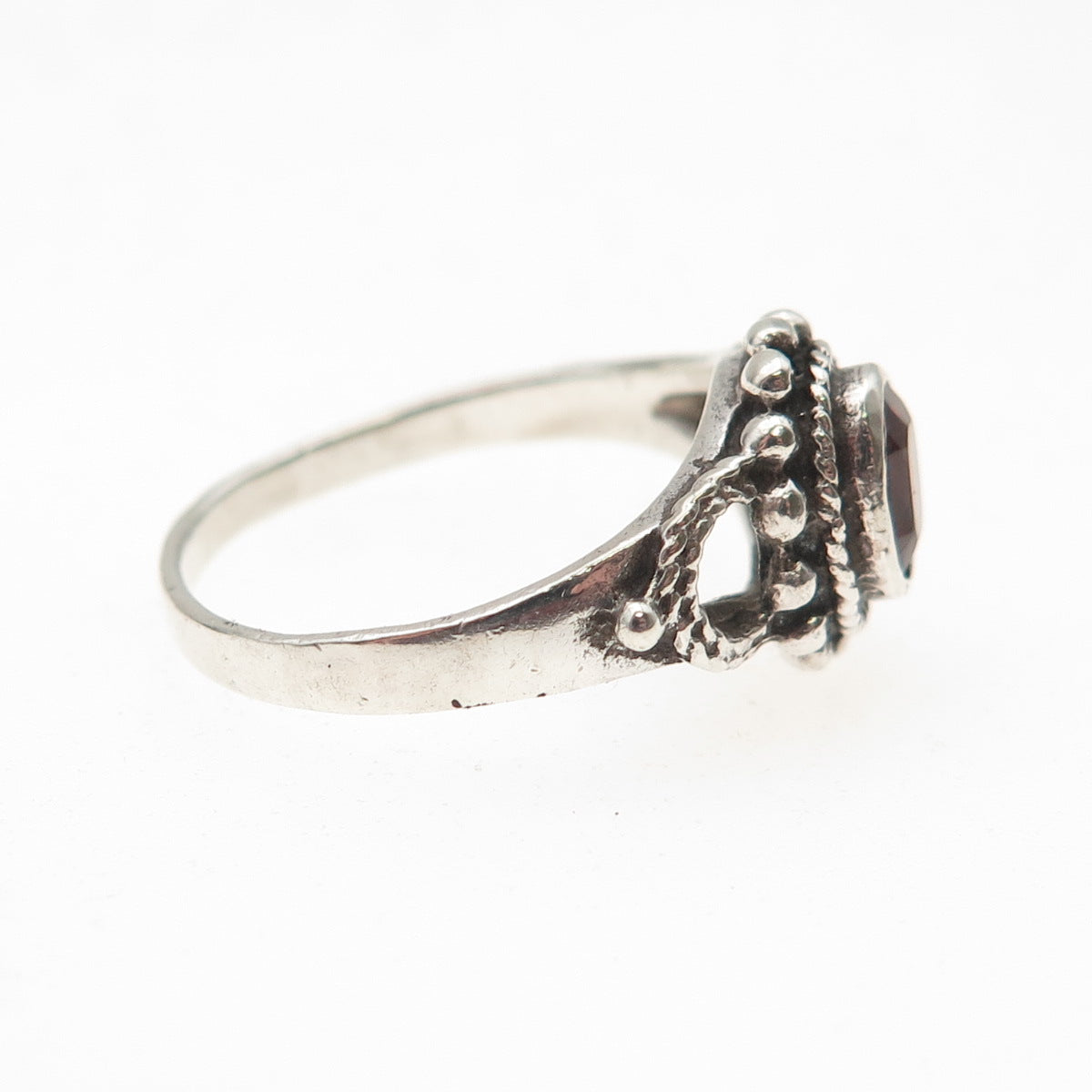 925 Sterling Silver Vintage Real Oval-Cut Red Garnet Oxidized Ring Size 6