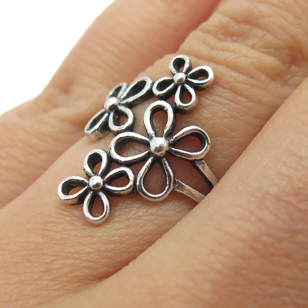 925 Sterling Silver Vintage Flower Blossom Oxidized Ring Size 6