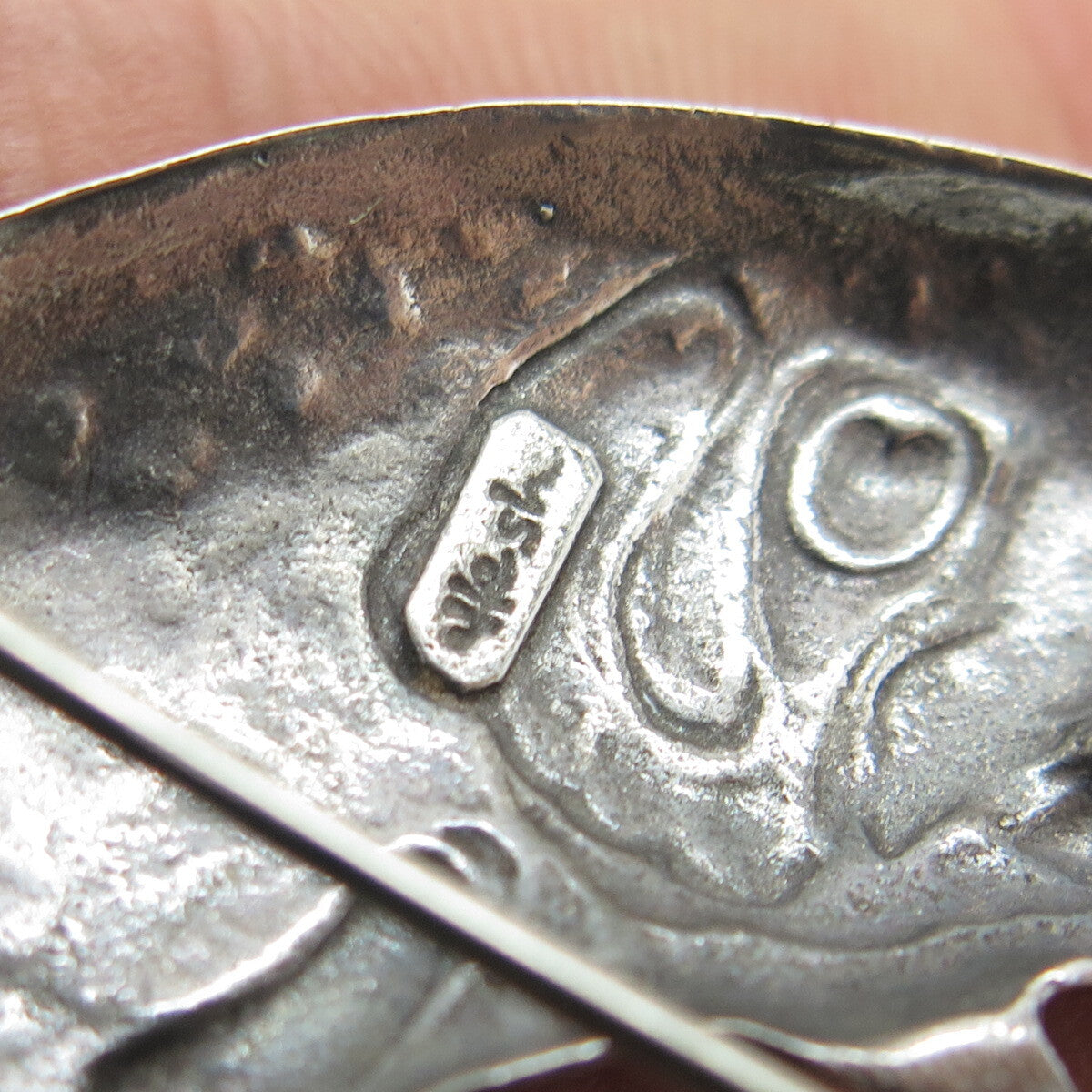 LINDA HESH 925 Sterling Silver Vintage Fish Modernist Pin Brooch