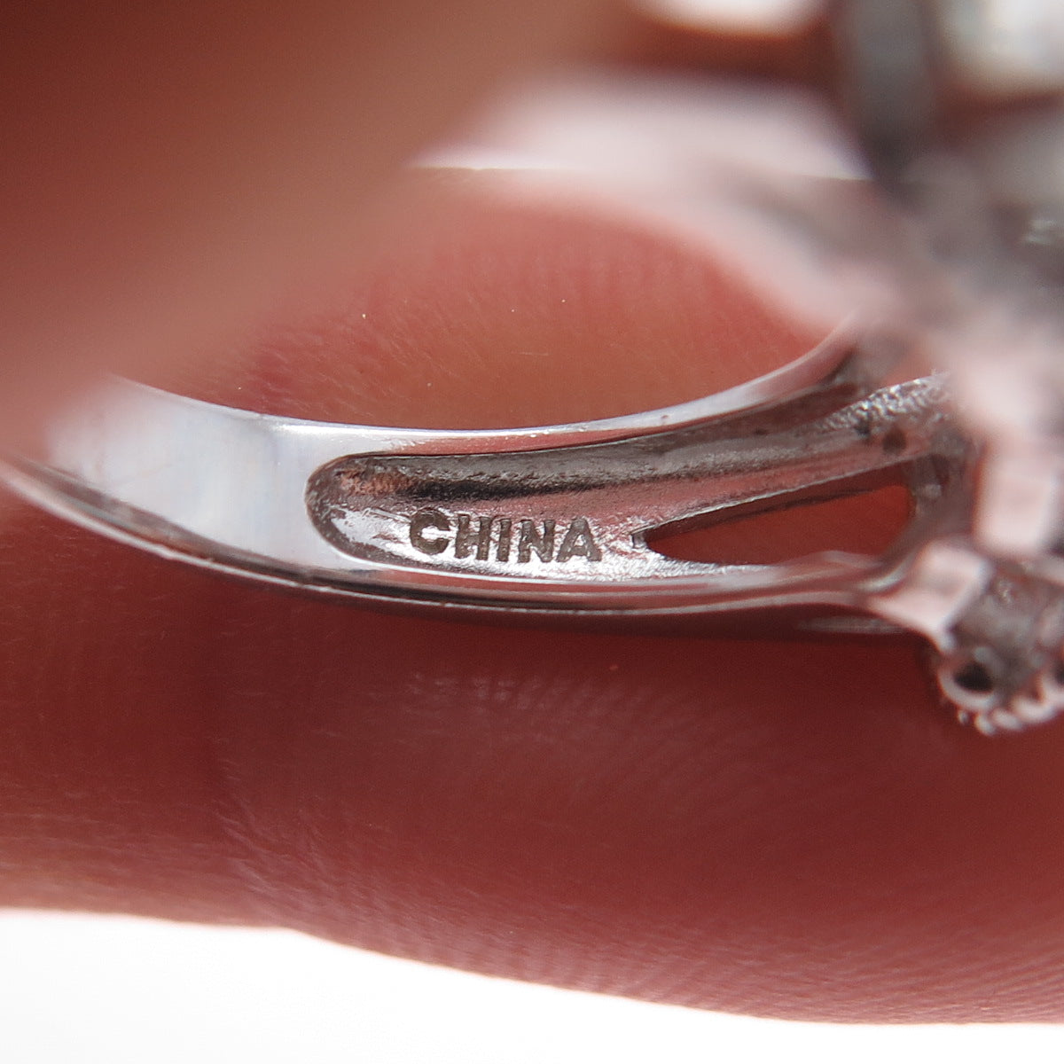 925 Sterling Silver Oval-Cut C Z Ring Size 5.25