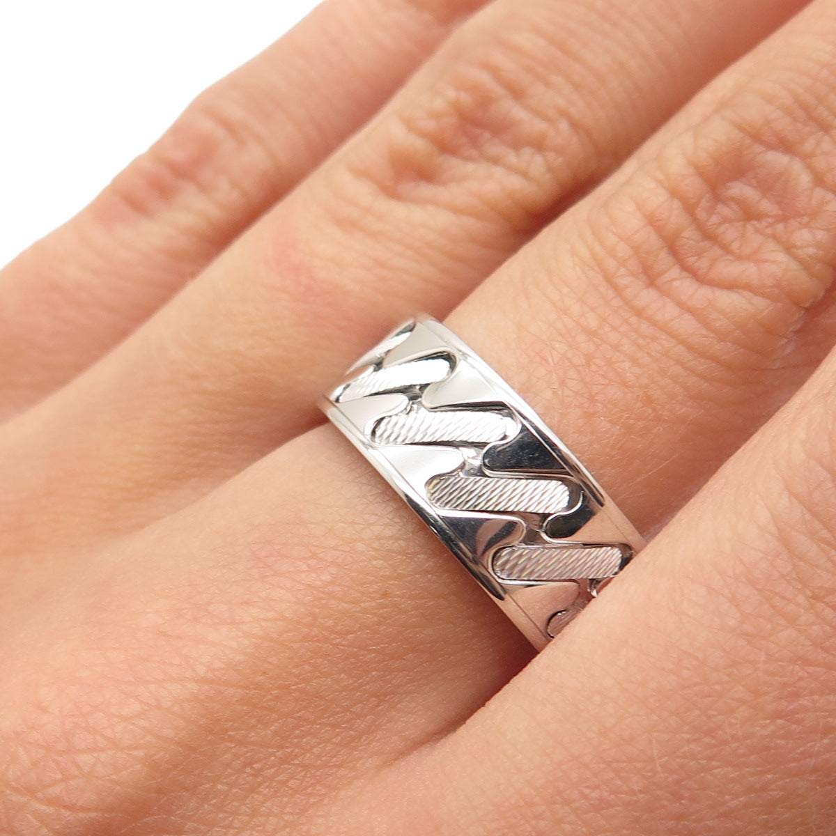 NEOS 925 Sterling Silver Textured Sewing Stitches Band Ring Size 7.75