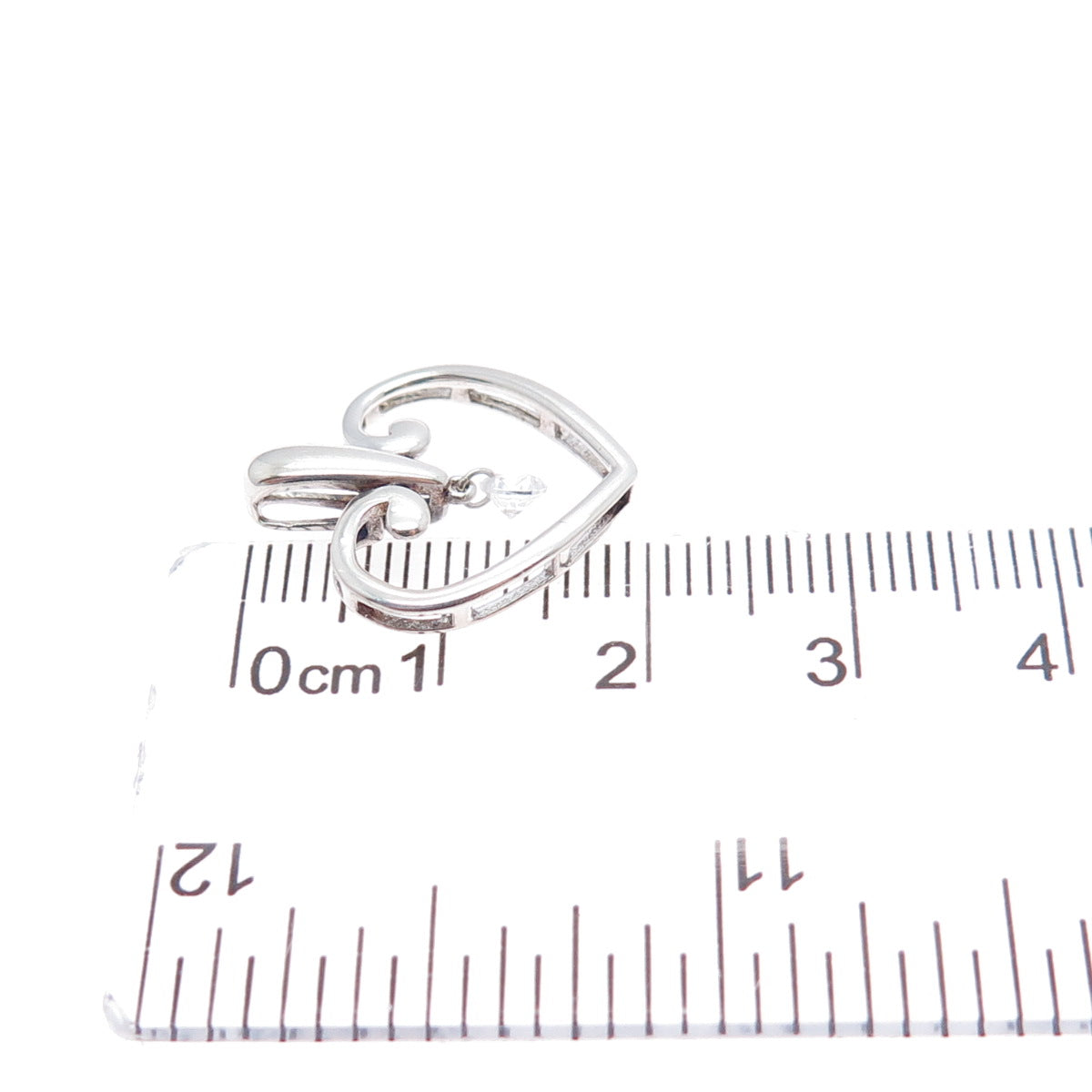 925 Sterling Silver Vintage Round-Cut C Z Heart Minimalist Charm Pendant