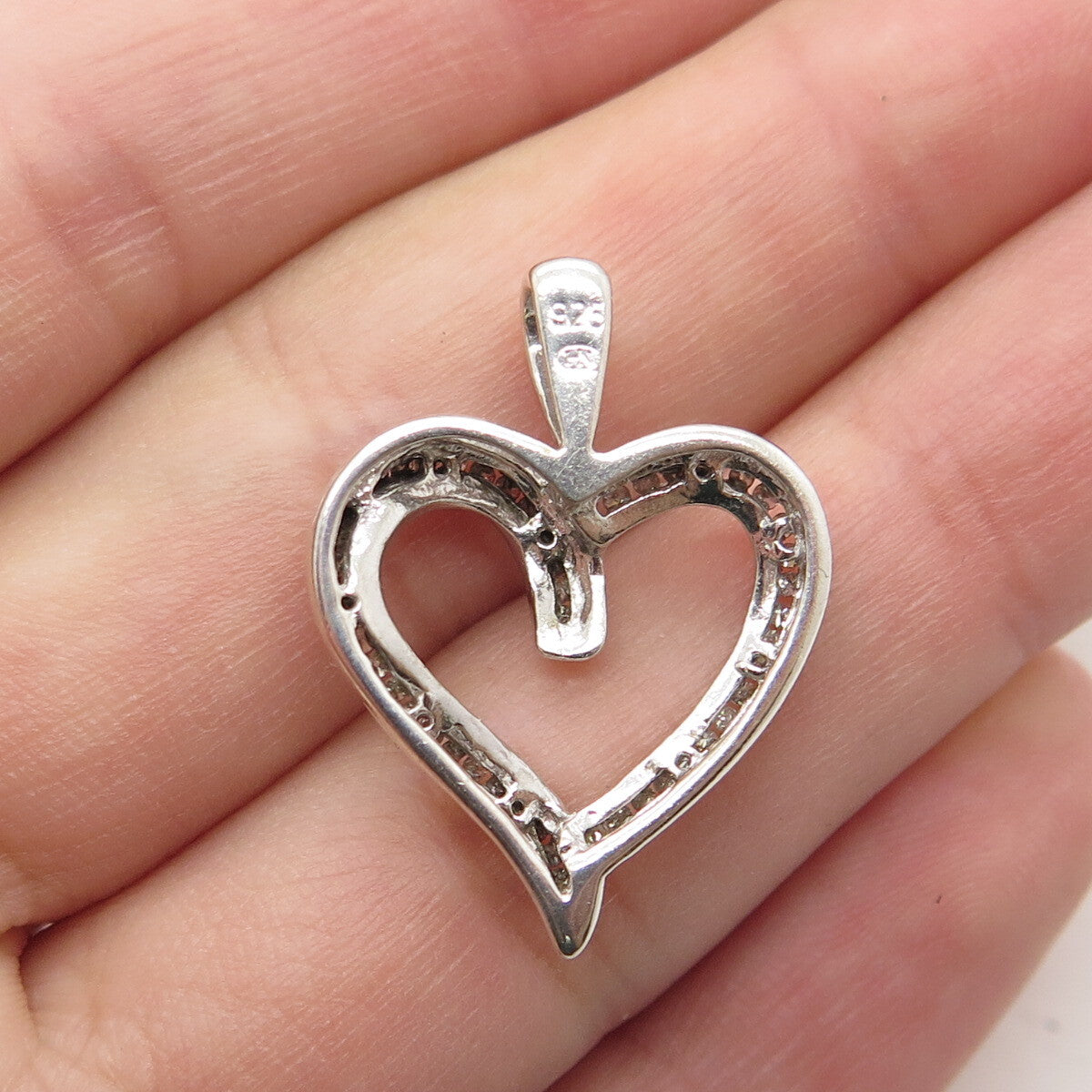 HN HENG NGAI 925 Sterling Silver Real Round-Cut Diamond Heart Pendant