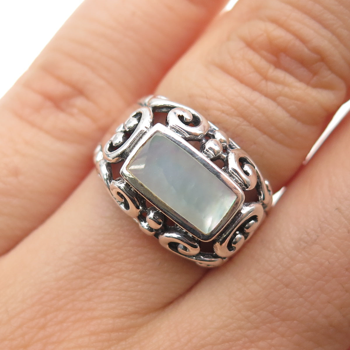 925 Sterling Silver Vintage Real MOP Swirl Oxidized Ring Size 6