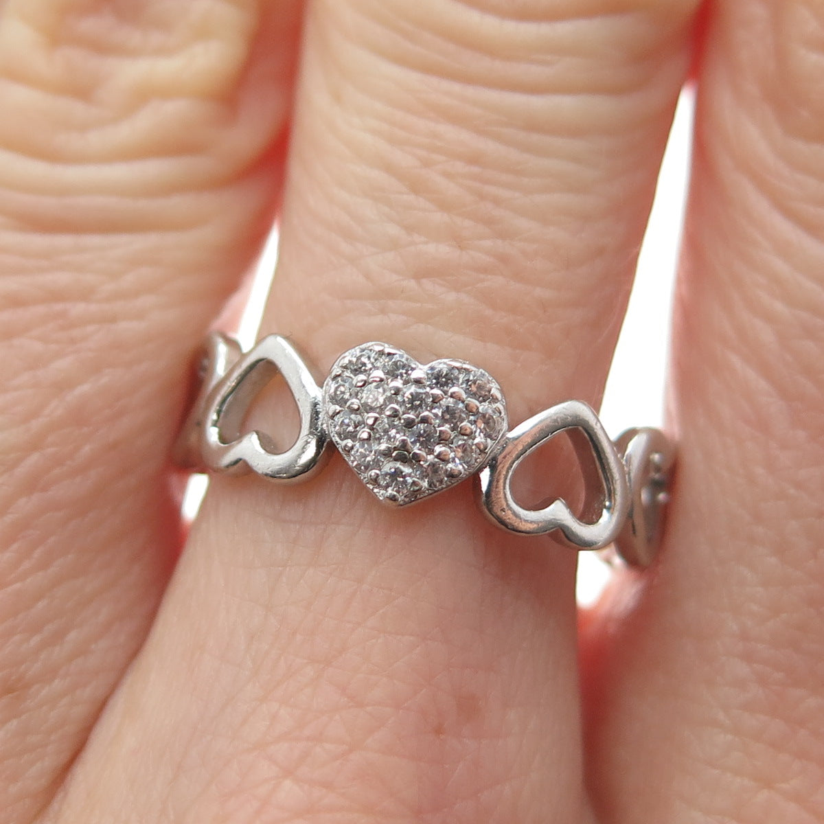 925 Sterling Silver Round-Cut C Z Heart All Around Ring Size 8