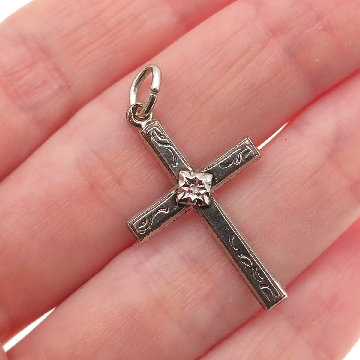 1/20 12K White Gold Filled Antique Art Deco Floral Cross Charm Pendant