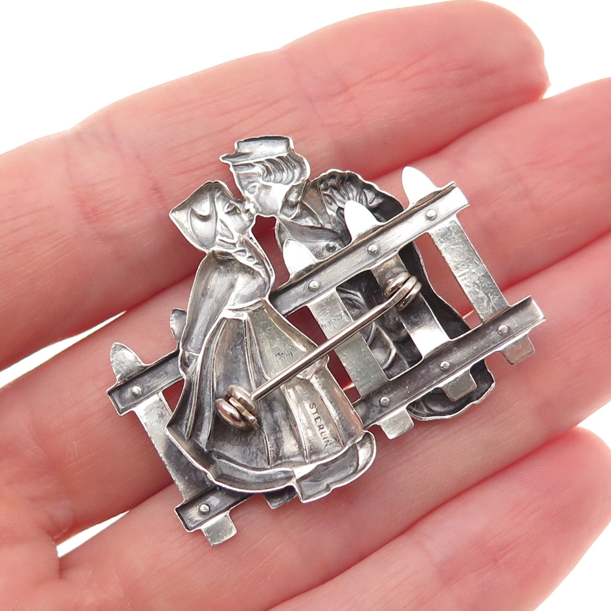 925 Sterling Silver Vintage Dutch Couple Kissing Oxidized Pin Brooch