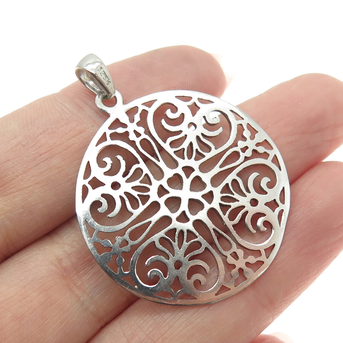 925 Sterling Silver Vintage Ornate Round Pendant