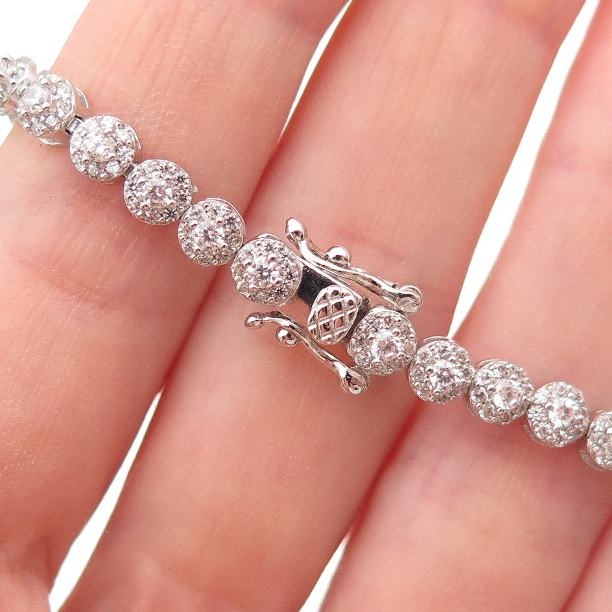 925 Sterling Silver Round-Cut C Z Graduated Circle of Life Bracelet 7"