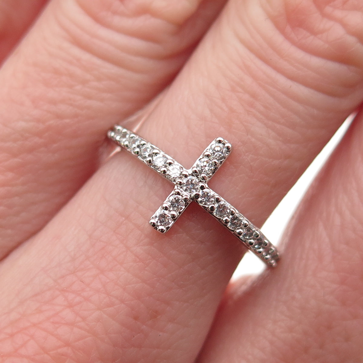 925 Sterling Silver Round-Cut C Z Cross All Around Ring Size 7