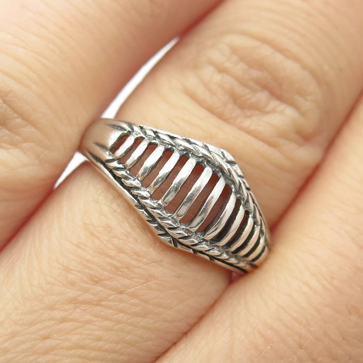925 Sterling Silver Vintage Fence Ring Size 6