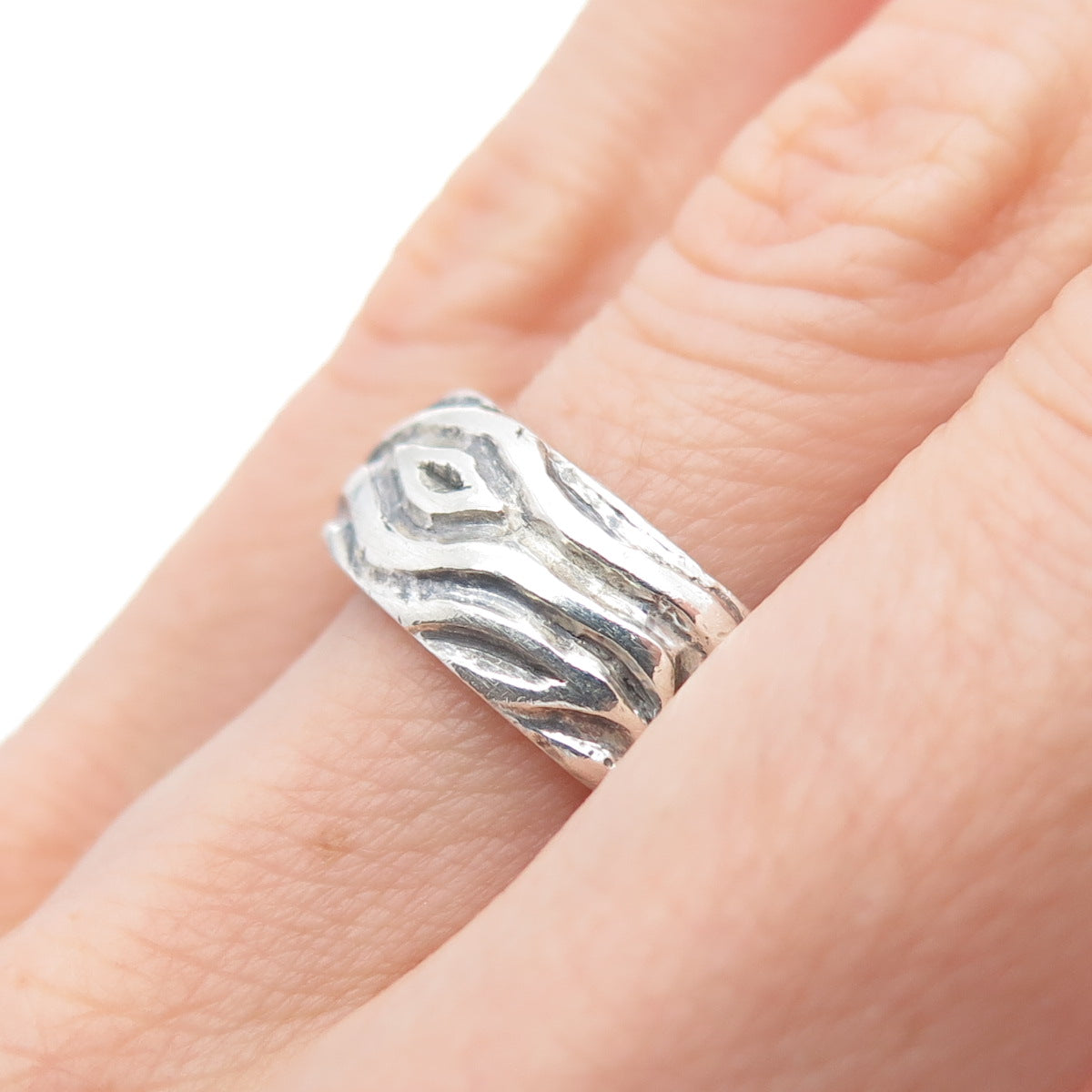 925 Sterling Silver Vintage Modernist Brich Pattern Oxidized Band Ring Size 5.75