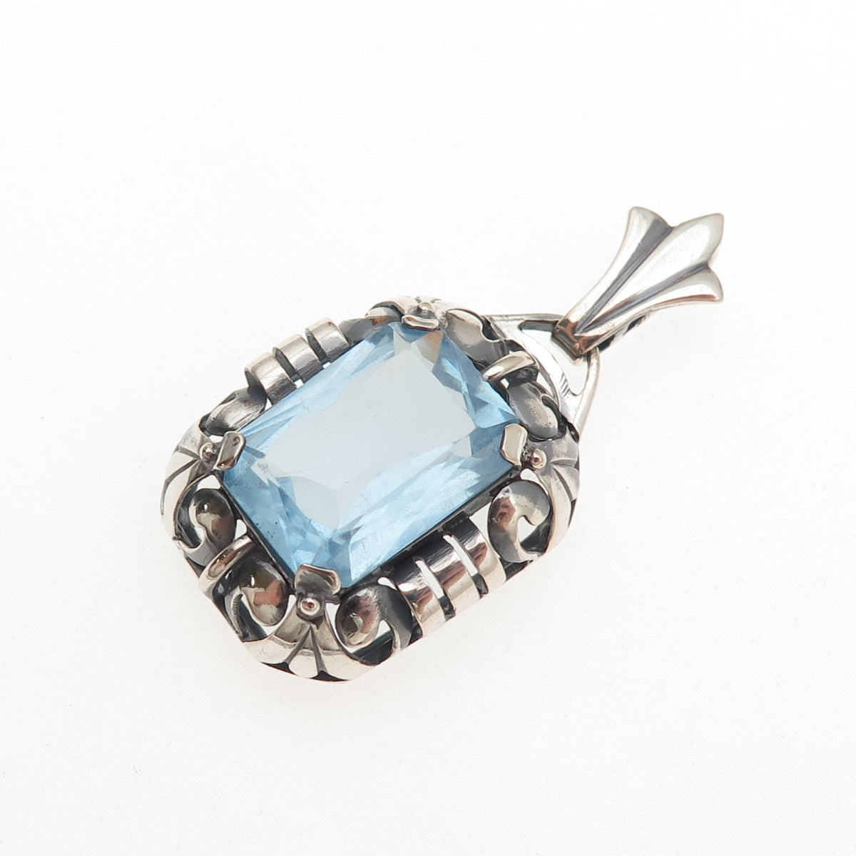 835 Silver Vintage Radiant-Cut Blue Glass Floral Oxidized Charm Pendant