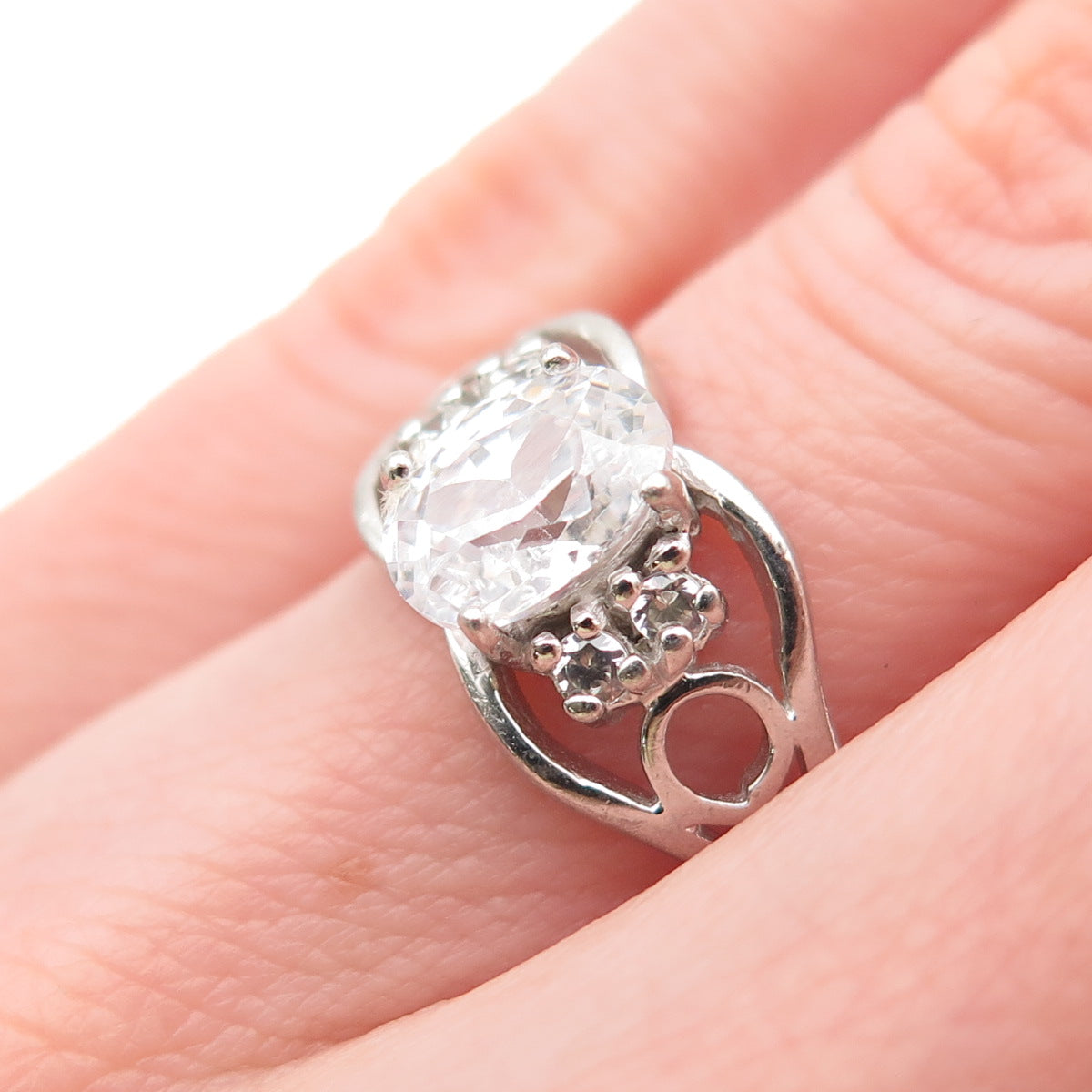 925 Sterling Silver Oval & Round-Cut C Z Promise Ring Size 5.75