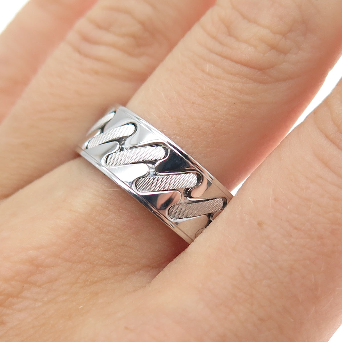 NEOS 925 Sterling Silver Textured Sewing Stitches Band Ring Size 8.25