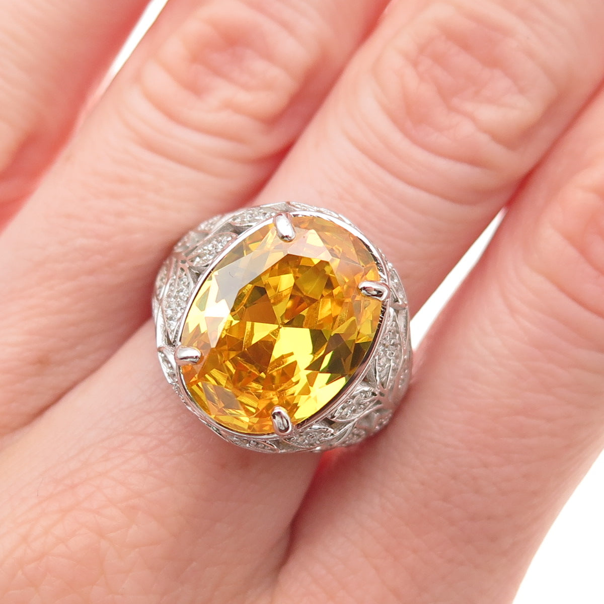 925 Sterling Silver Oval-Cut Canary & Round-Cut White C Z Ring Size 7.25