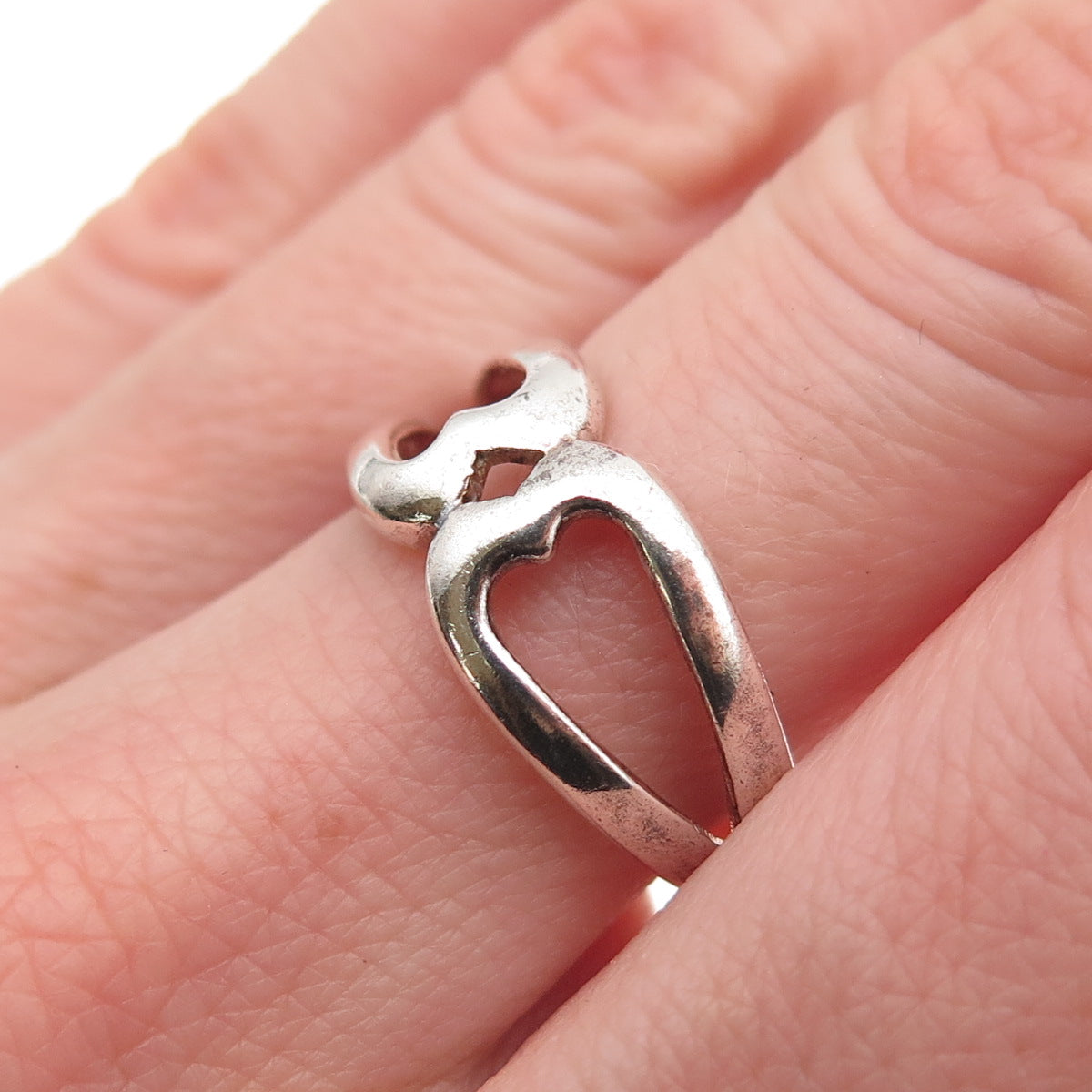 925 Sterling Silver Vintage Heart Oxidized Hug Ring Size 7
