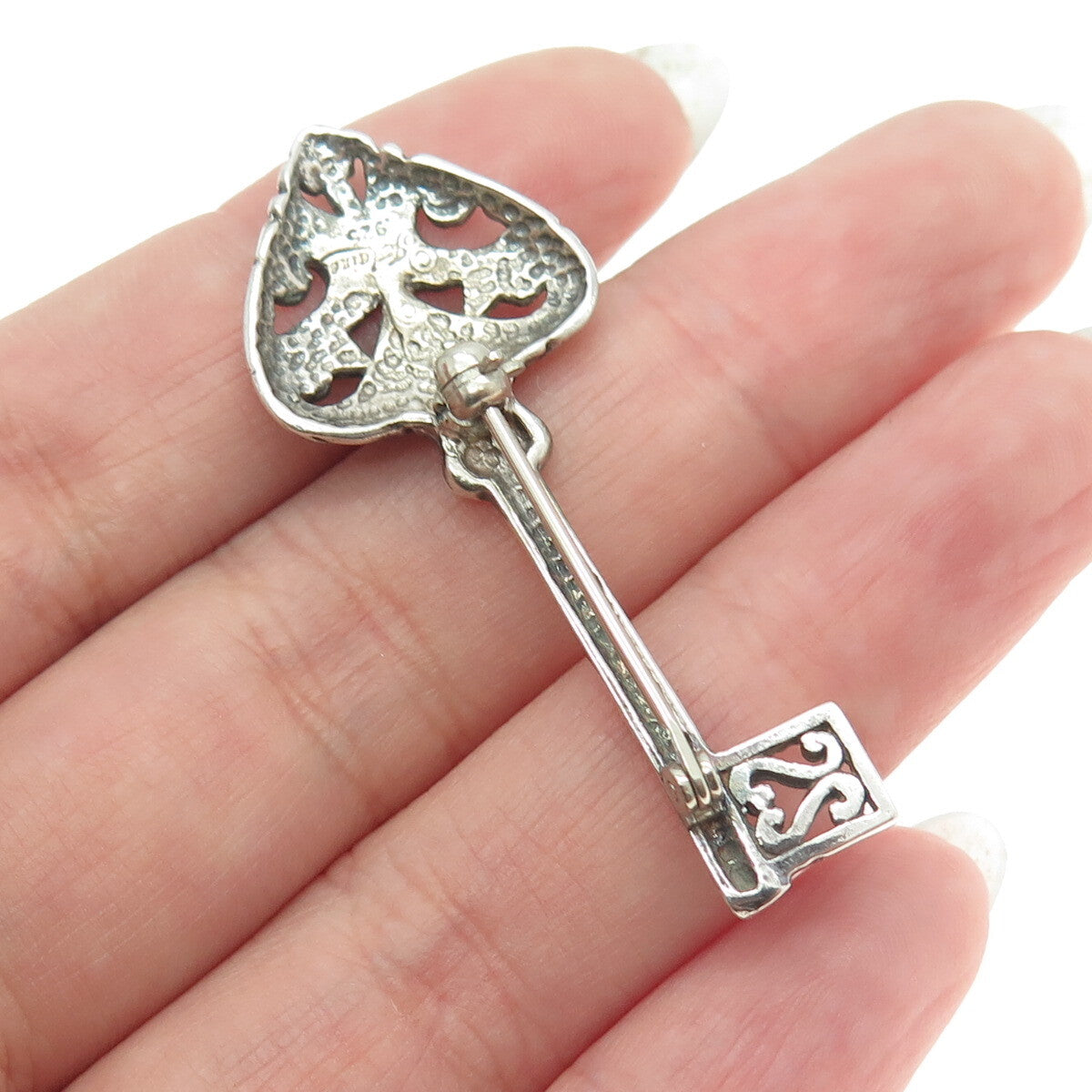 JEZLAINE 925 Sterling Silver Vintage Spade Key Pin Brooch