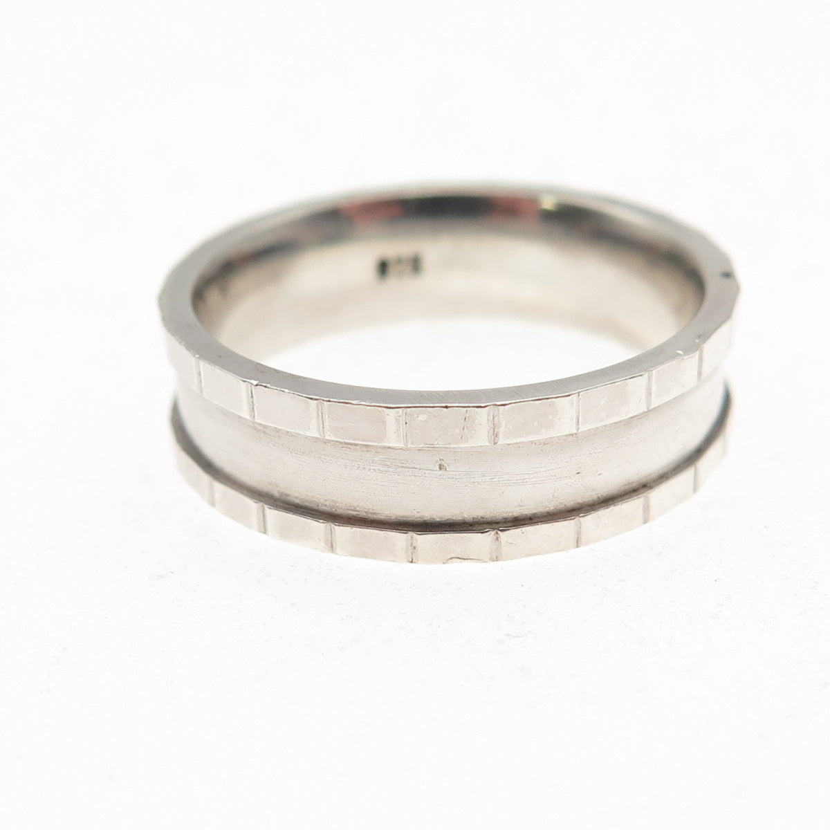 925 Sterling Silver Band Ring Size 7.75