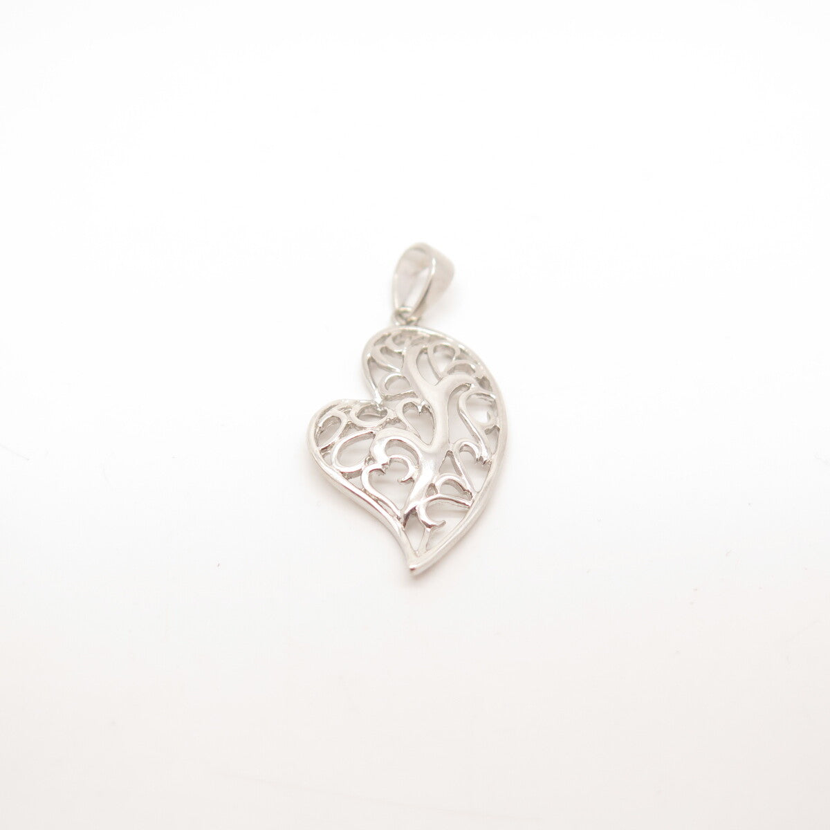 925 Sterling Silver Ornate Heart Pendant