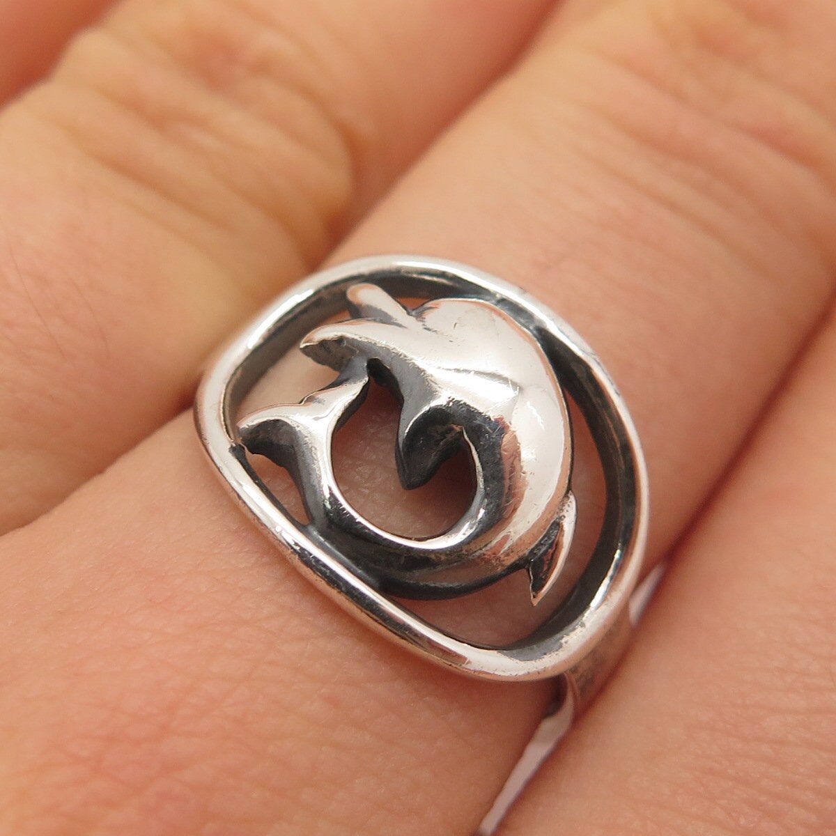 925 Sterling Silver Vintage Friendly Dolphin Ring Size 8