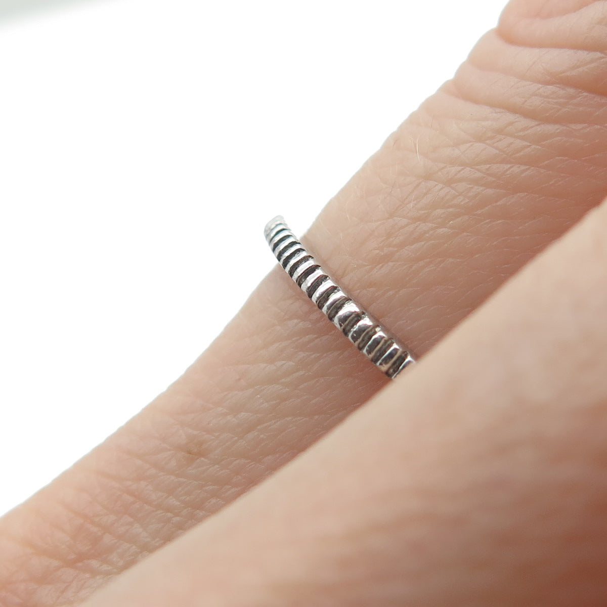 925 Sterling Silver Vintage Ribbed Oxidized Band Ring Size 5.25