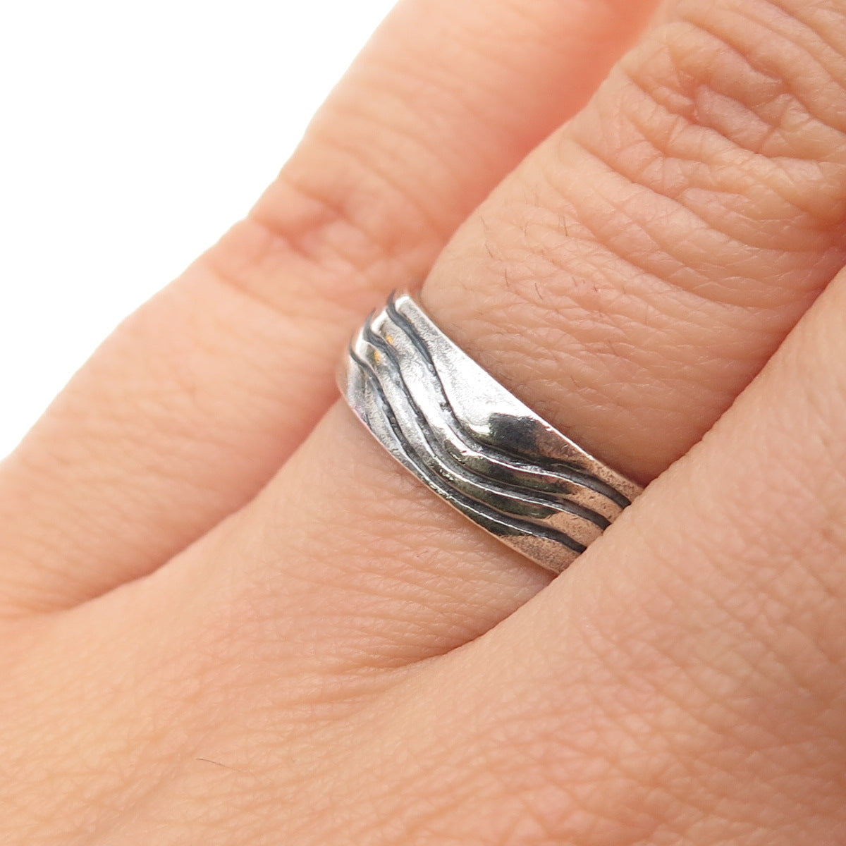 925 Sterling Silver Vintage Modernist Wave Oxidized Band Ring Size 6.25