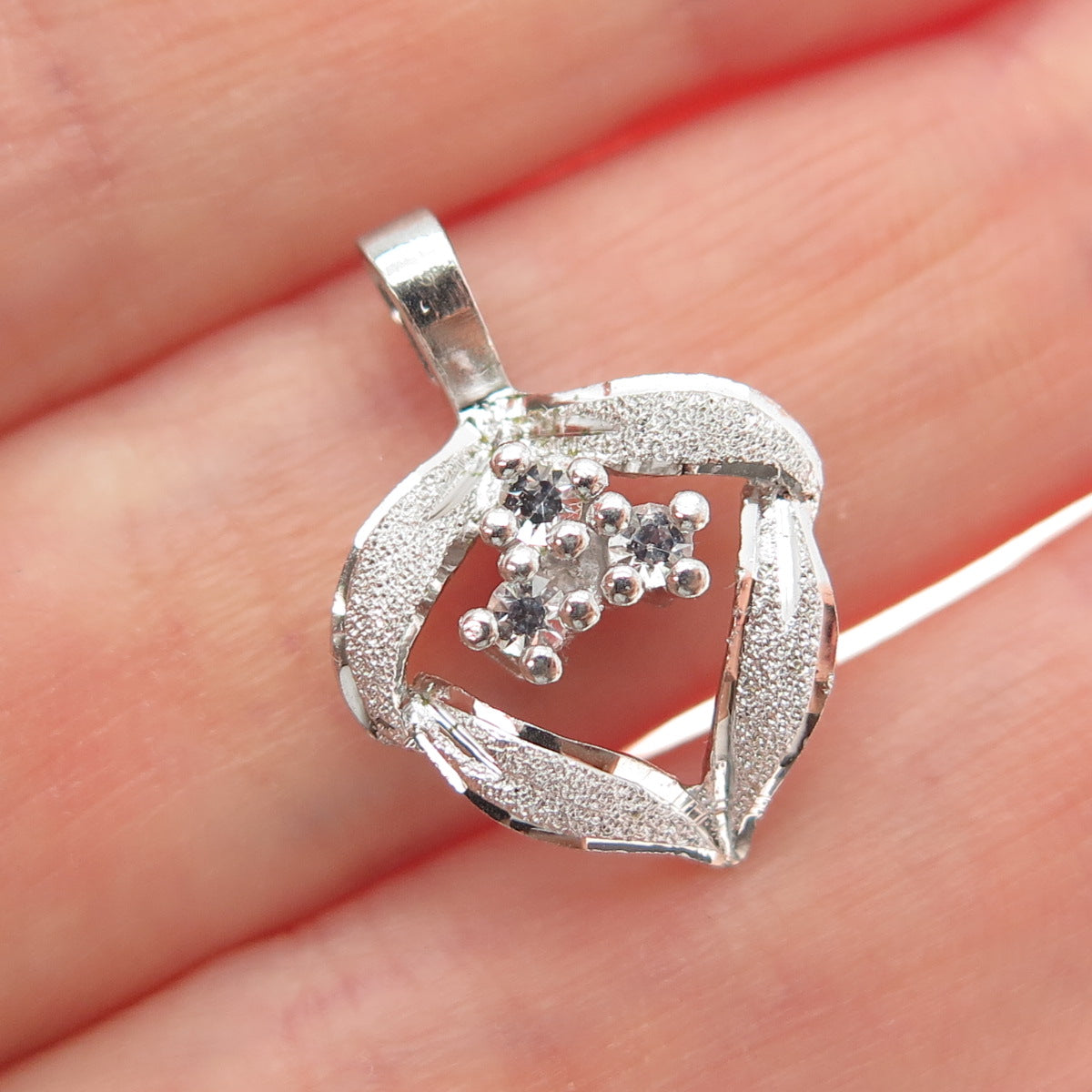 925 Sterling Silver Vintage Round-Cut C Z Heart Minimalist Charm Pendant