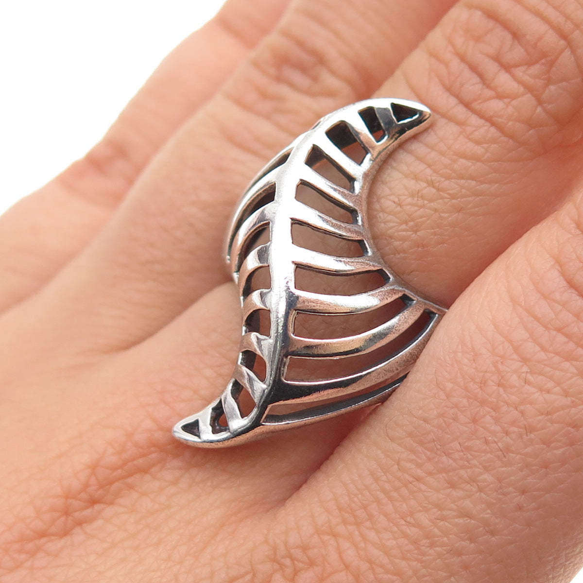 925 Sterling Silver Vintage Modernist Wavy Oxidized Ring Size 8.75