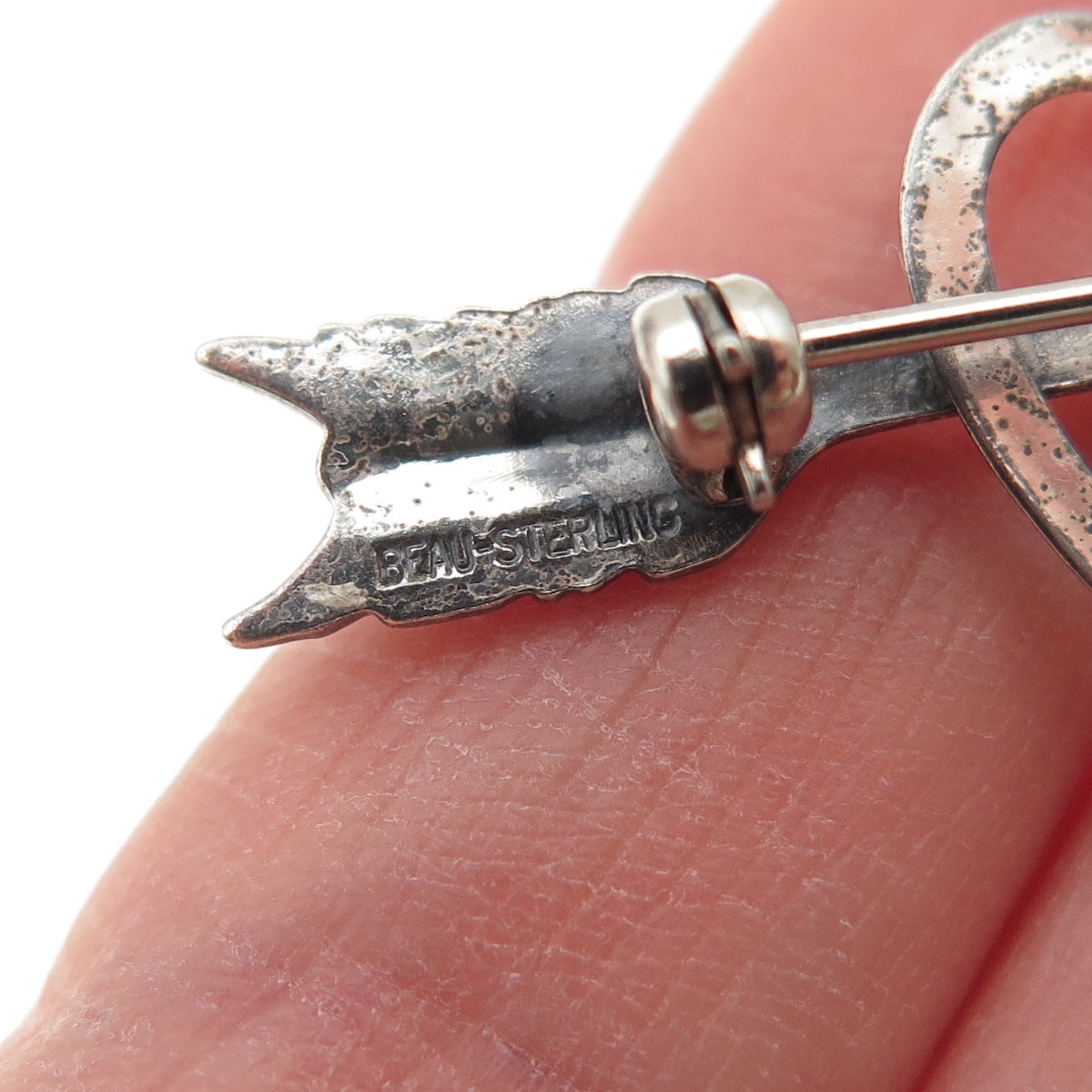 BEAU 925 Sterling Silver Antique Art Deco Couple Heart Arrow Oxidized Pin Brooch