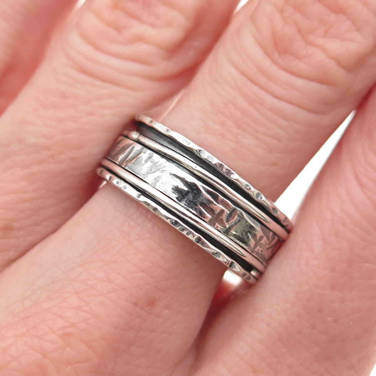 925 Sterling Silver Vintage Textured Oxidized Rotating Band Ring Size 8.5