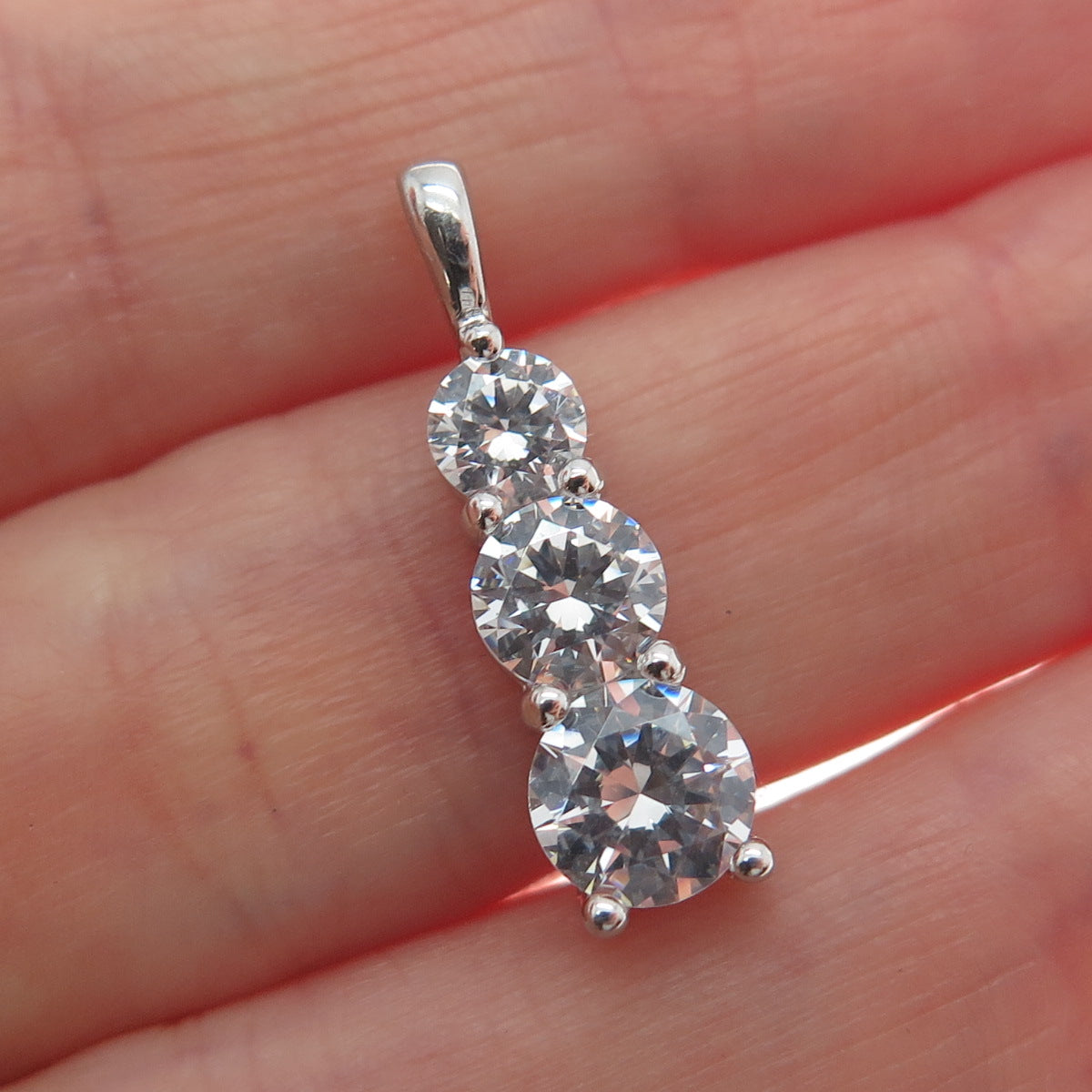 JCM JACMEL MAURITIUS 925 Sterling Silver Round-Cut Graduated C Z Mini Pendant