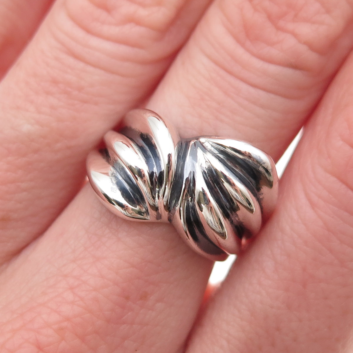 925 Sterling Silver Vintage Modernist Bypass Oxidized Ring Size 7.25