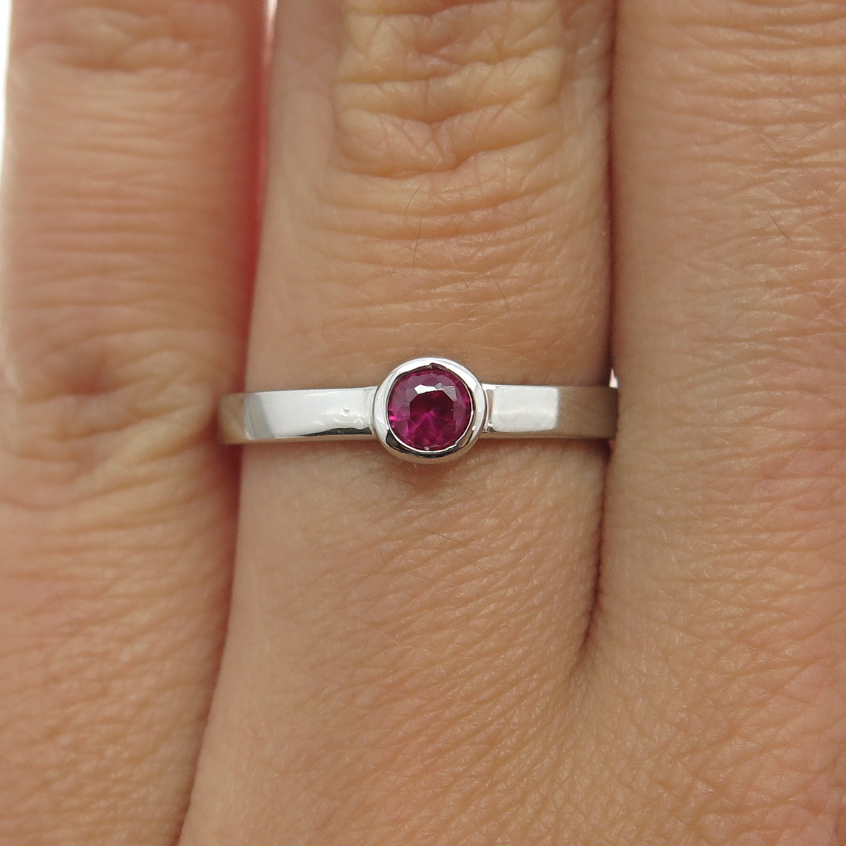 925 Sterling Silver Pink Round-Cut Shaped C Z Ring Size 7