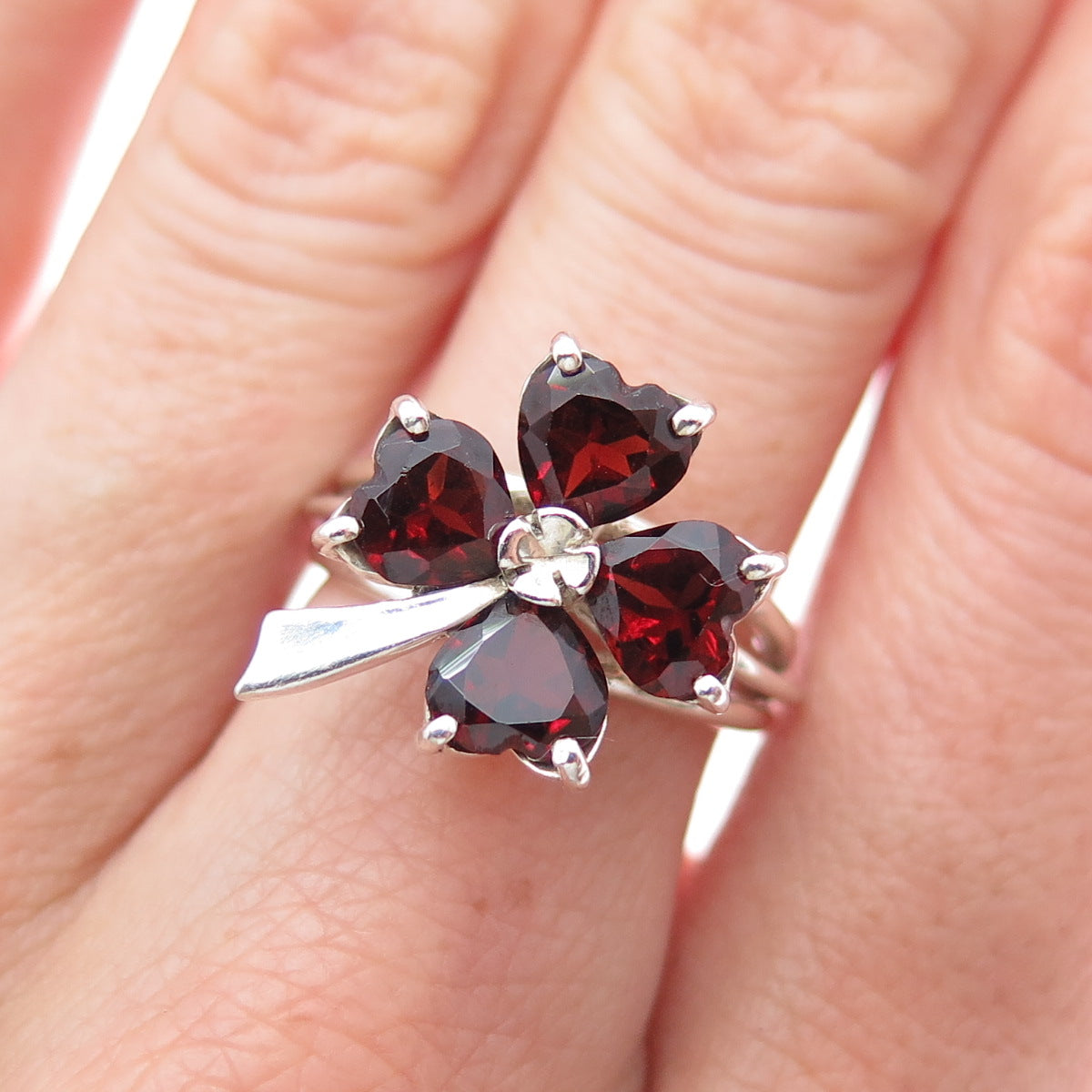 MONICA JAIN Sterling Silver Vintage Real Heart-Cut Garnet Clover Ring Size 6.25