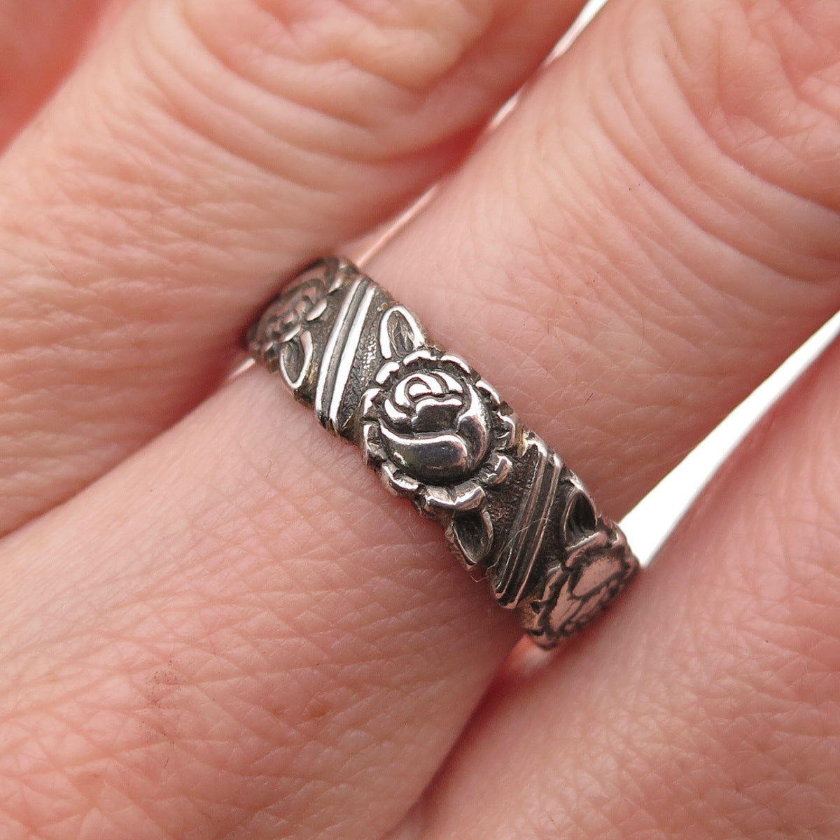 925 Sterling Silver Vintage Rose Flower Oxidized Band Ring Size 7