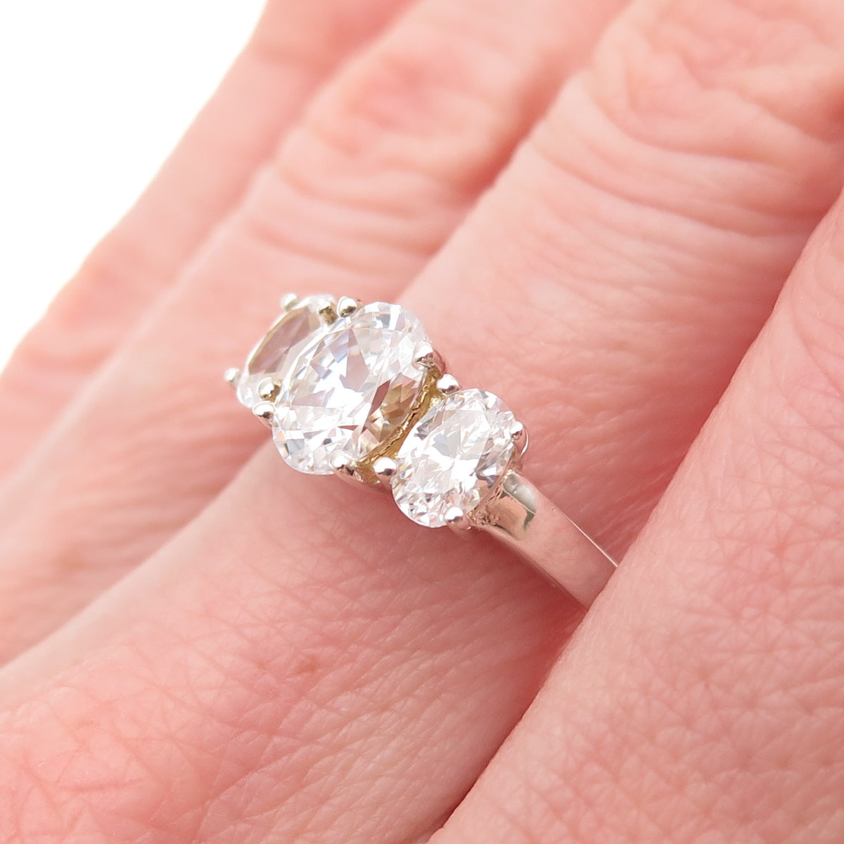 925 Sterling Silver Oval-Cut C Z Engagement Ring Size 7