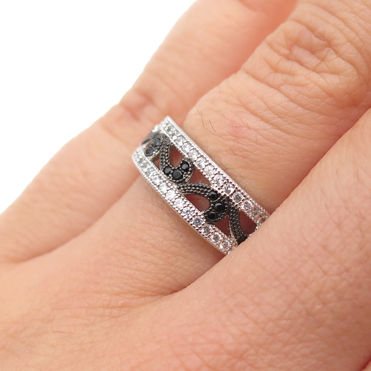 FOREVER 925 Sterling Silver Round-Cut Black & White C Z Ring Size 6.5