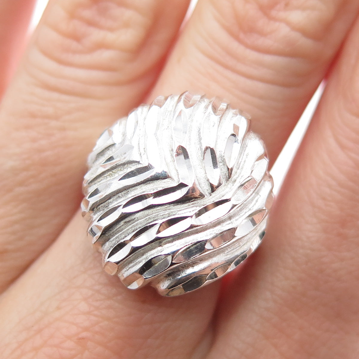 925 Sterling Silver Vintage Modernist Diamond-Cut Dome Ring Size 7