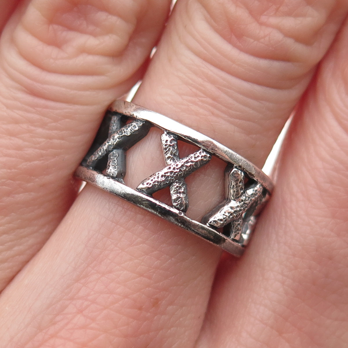 925 Sterling Silver Vintage Modernist X-Shape Oxidized Band Ring Size 7