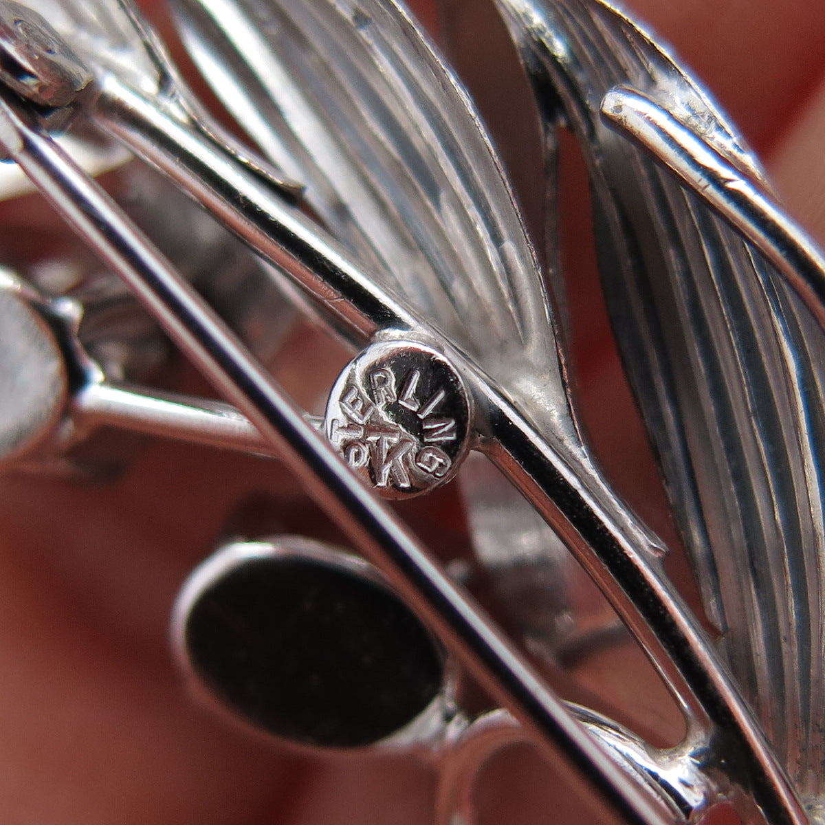TRU-KAY Sterling Silver Antique Art Deco Blue Rhinestone Floral Leaf Pin Brooch