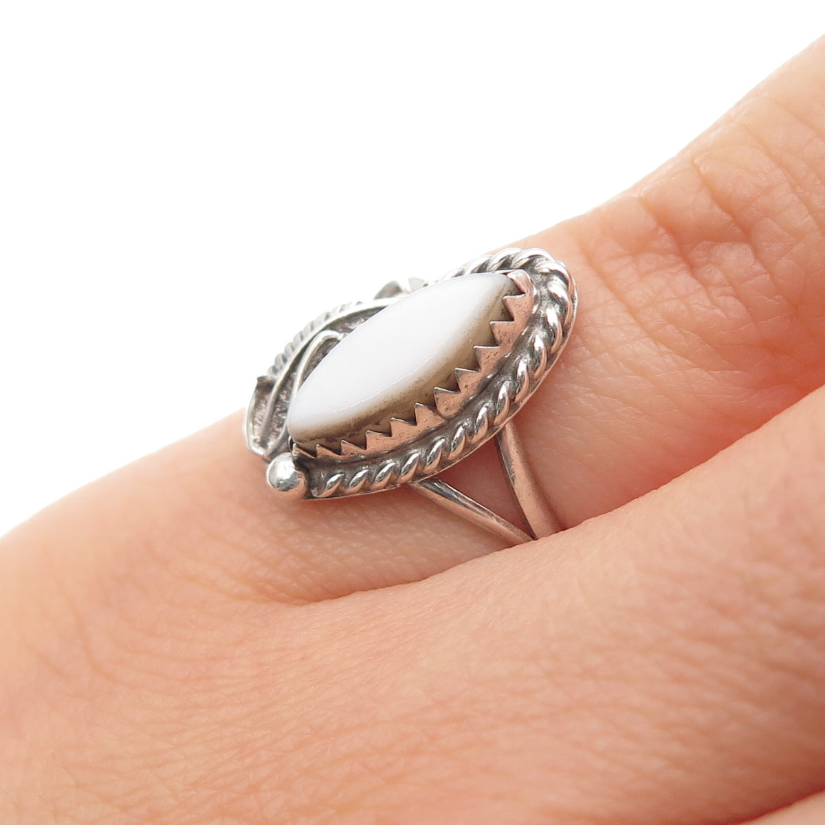 Old Pawn 925 Sterling Silver Vintage Southwestern MOP Feather Ring Size 5.25