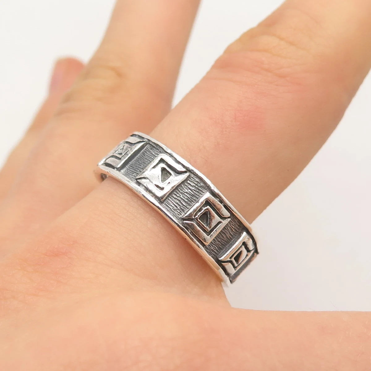925 Sterling Silver Vintage Modernist Band Ring Size 13.75