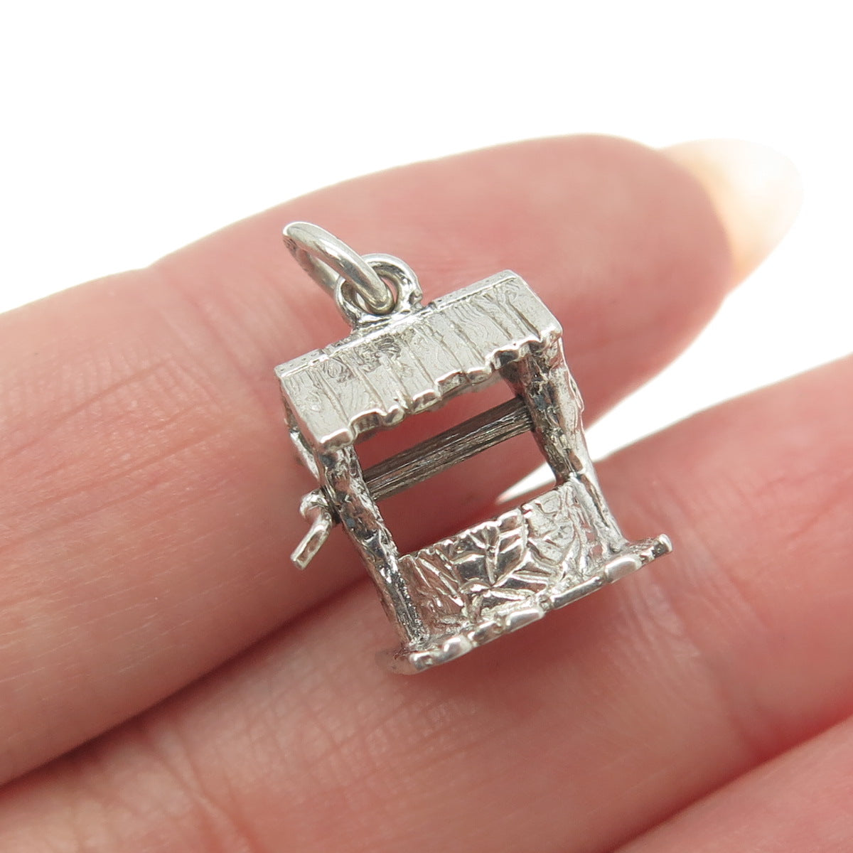 925 Sterling Silver Antique Art Deco Water Well Movable 3D Pendant