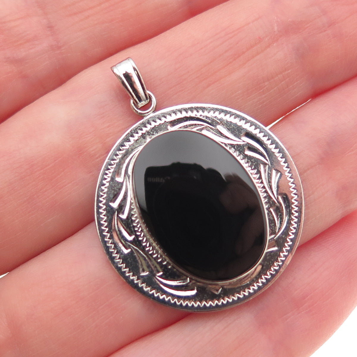 925 Sterling Silver Vintage Real Black Onyx Engraved Floral Charm Pendant