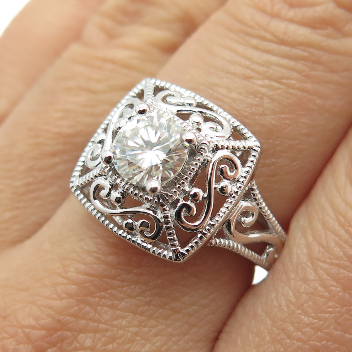 925 Sterling Silver Real Round-Cut Moissanite Ornate Ring Size 7.25