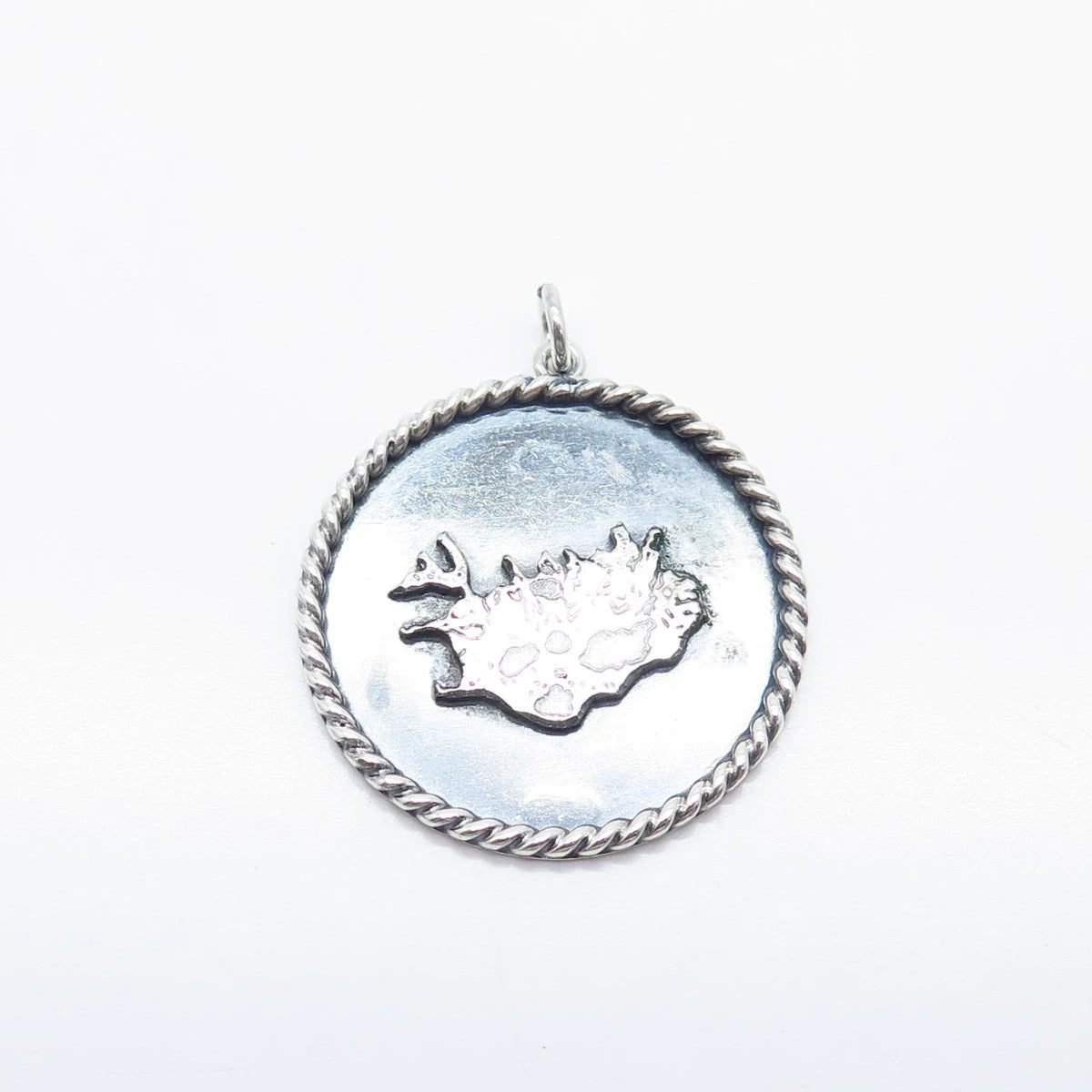830S Silver Vintage Mainland Charm Pendant